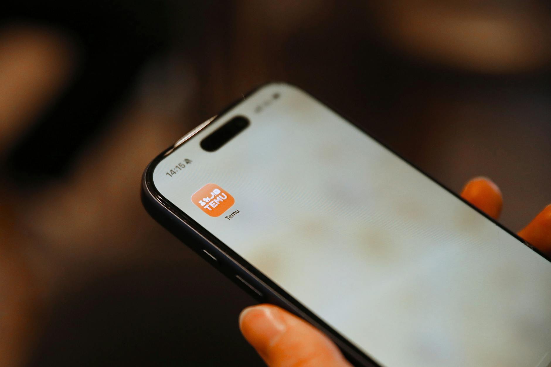 Ulica w Puławach, widok miasta z przełomu XX i XXI wieku, zabudowania mieszkalne i infrastruktura